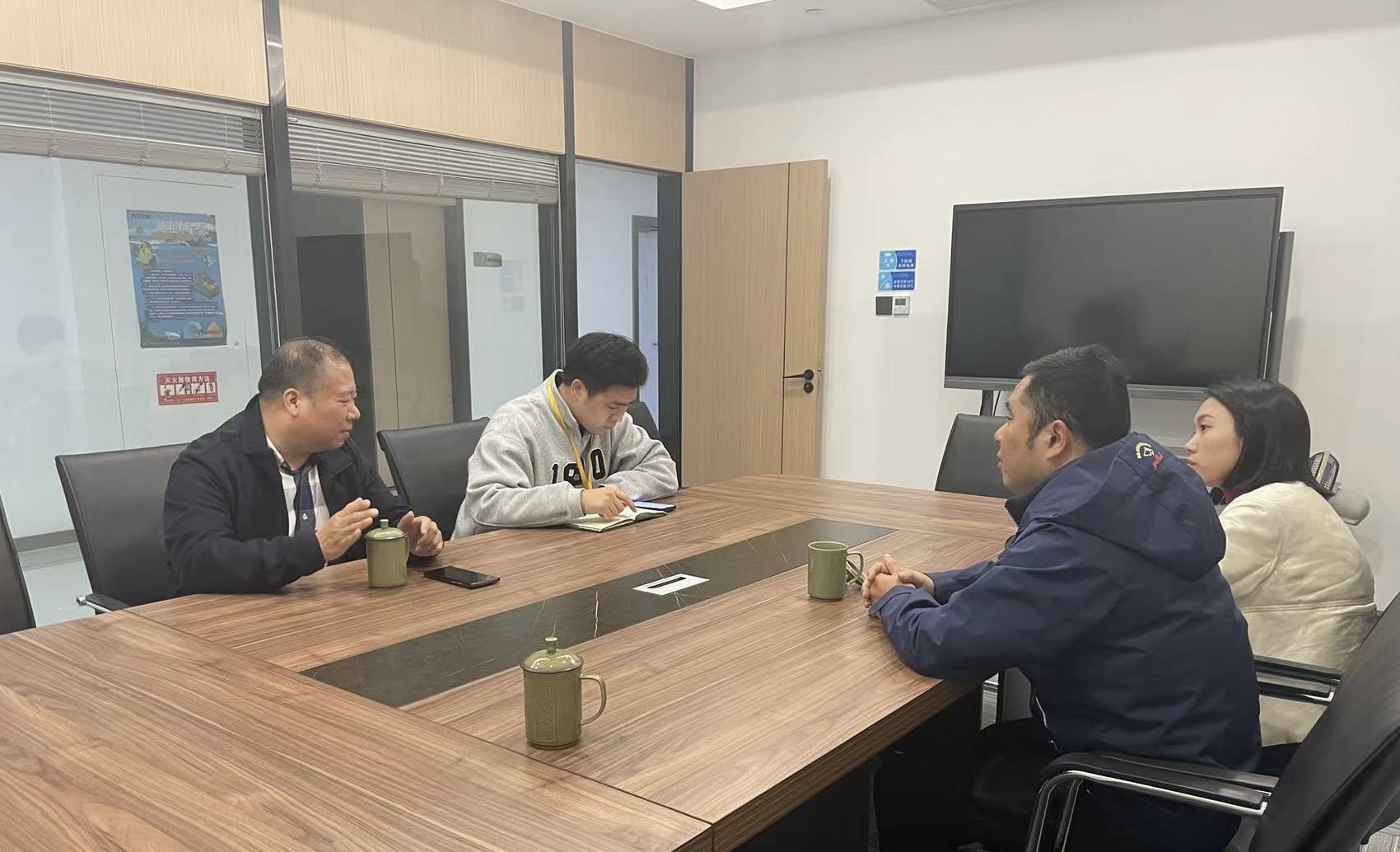 雙嶼街道黨工委委員、紀(jì)工委書記葉鋒一行赴面粉公司考察調(diào)研