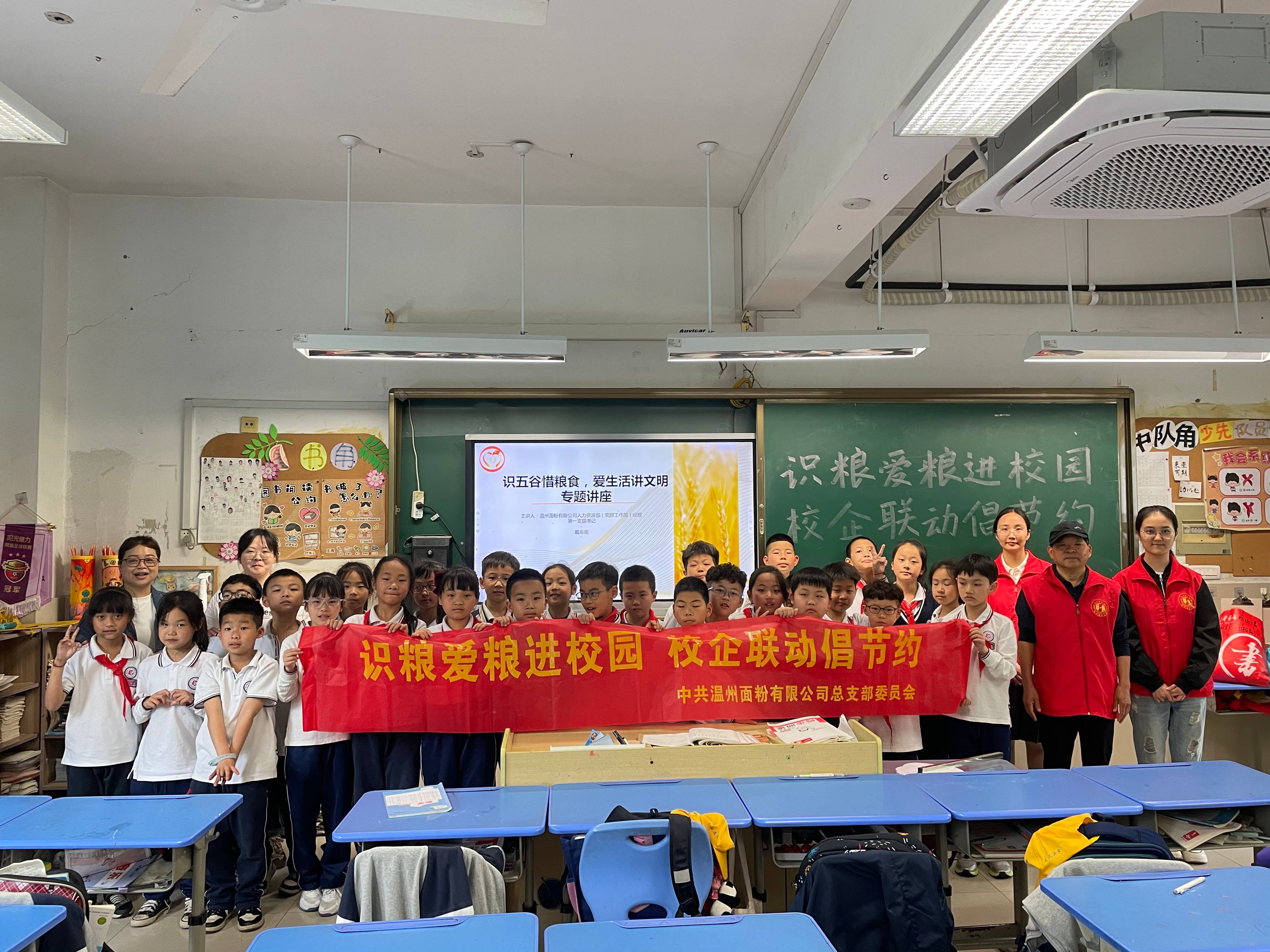 1713401774529033182.jpg 1713401774529033182.jpg